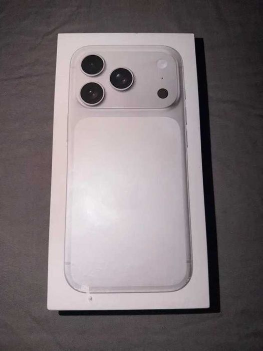 Apple iPhone 17 Pro 256GB silver novo selado