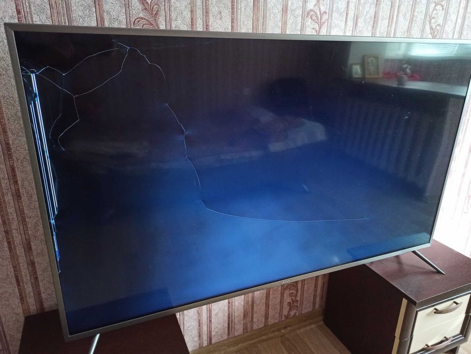 Продам нерабочий телевизор Киви, поврежден экран