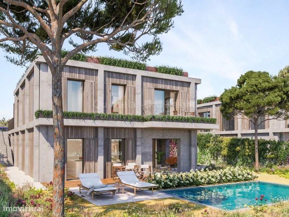 Plot for constructing a residential property in Caparica