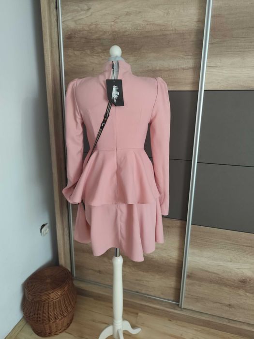Rozkloszowana elegancka sukienka r.36