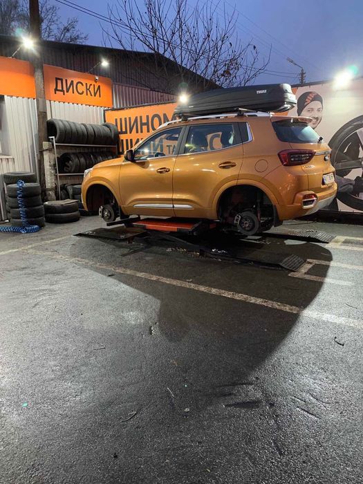 Поперечини на дах китайських авто Thule багажник рейлінги