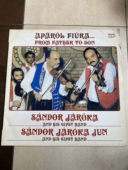 Maestro Sandor Jaroka i jego syn grają piękną muzyke cygańską (węgry)