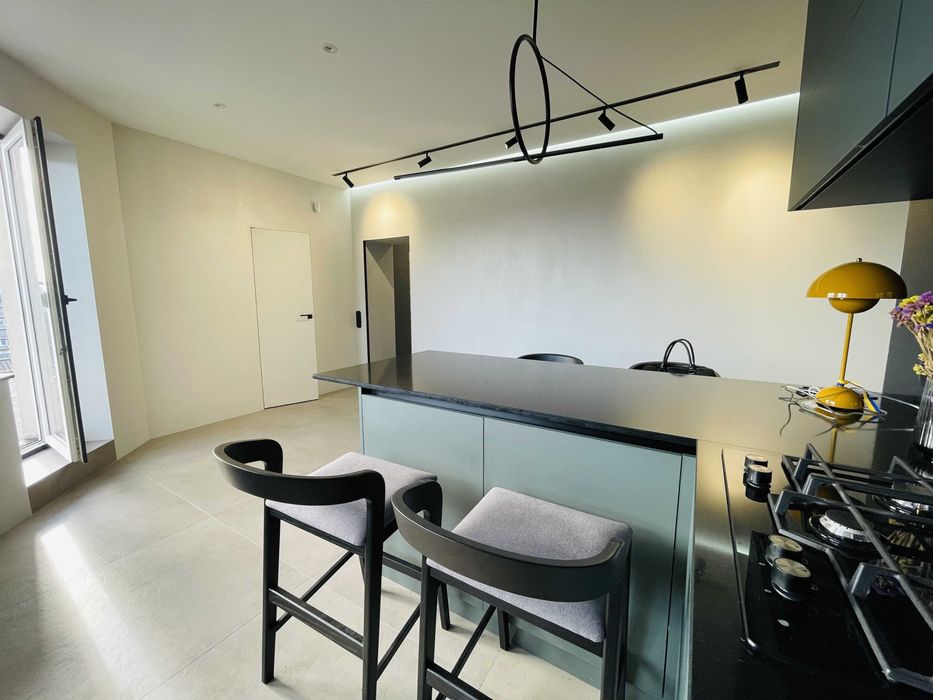 Продаж квартири з терасою новобудова близько центру Львів!