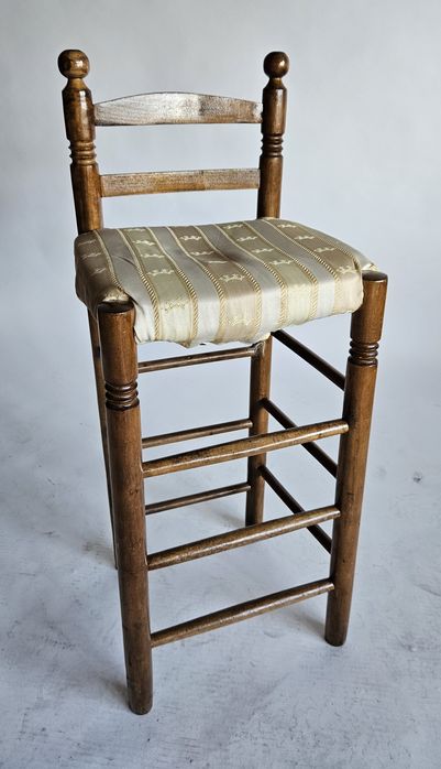 Krzesło barowe satynowe obicie