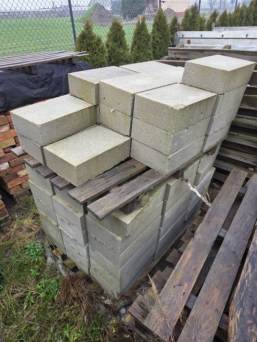 Pozostałości po budowie