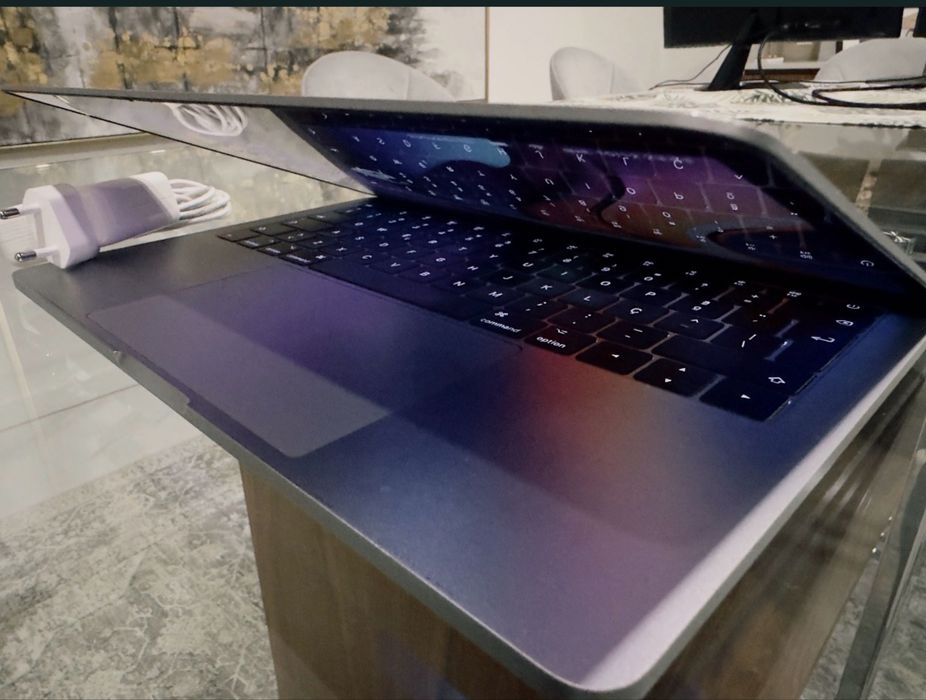 MacBook Pro (13-inch, 2017,Two Thunderbolt 3 ports)