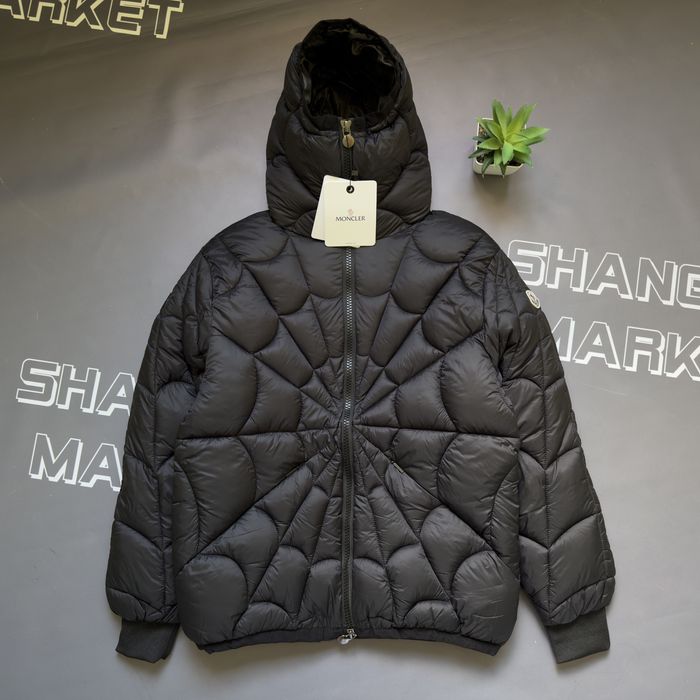 Осіння/зимова куртка по типу Moncler