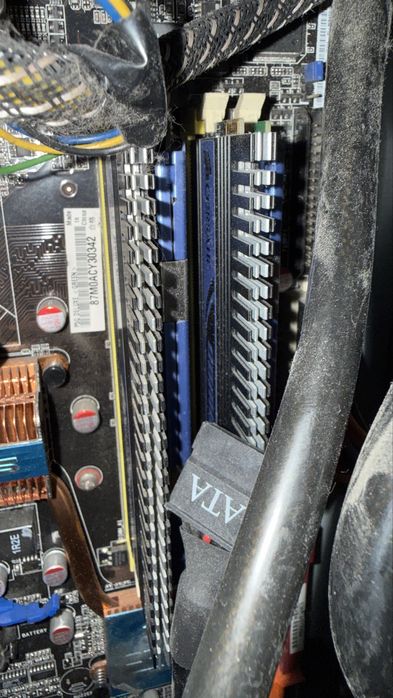 COMPUTADOR DE ESCRITORIO C/ 8 GB Memoria