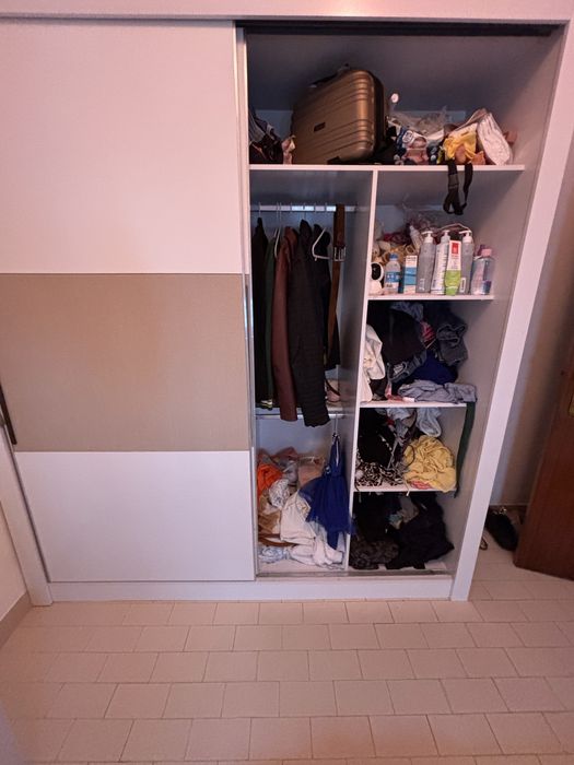 Roupeiro com duas portas