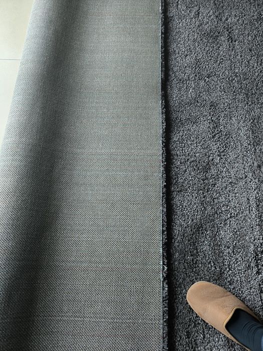 Carpete em castanho, mede 3/2 m