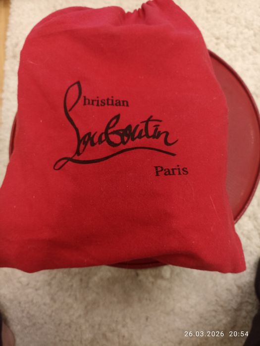 кросівки Christian Louboutin Loubishark у чудовому стані з оригінальною зубчастою підошвою та яскравим дизайном.
​Деталі оголошення:
​Б