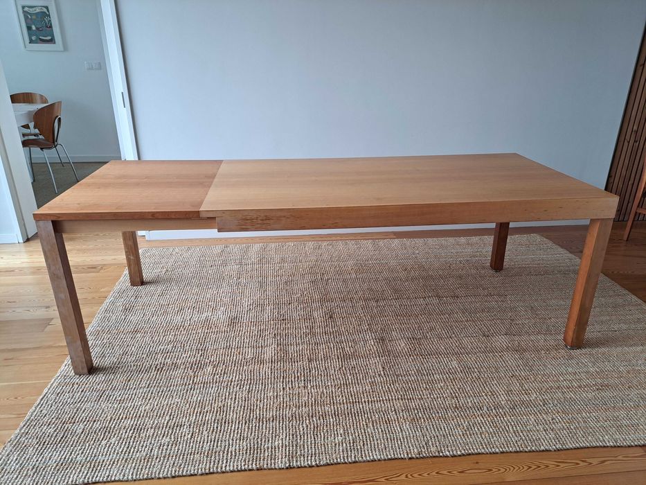 Mesa extensível e 8 cadeiras de cerejeira para sala