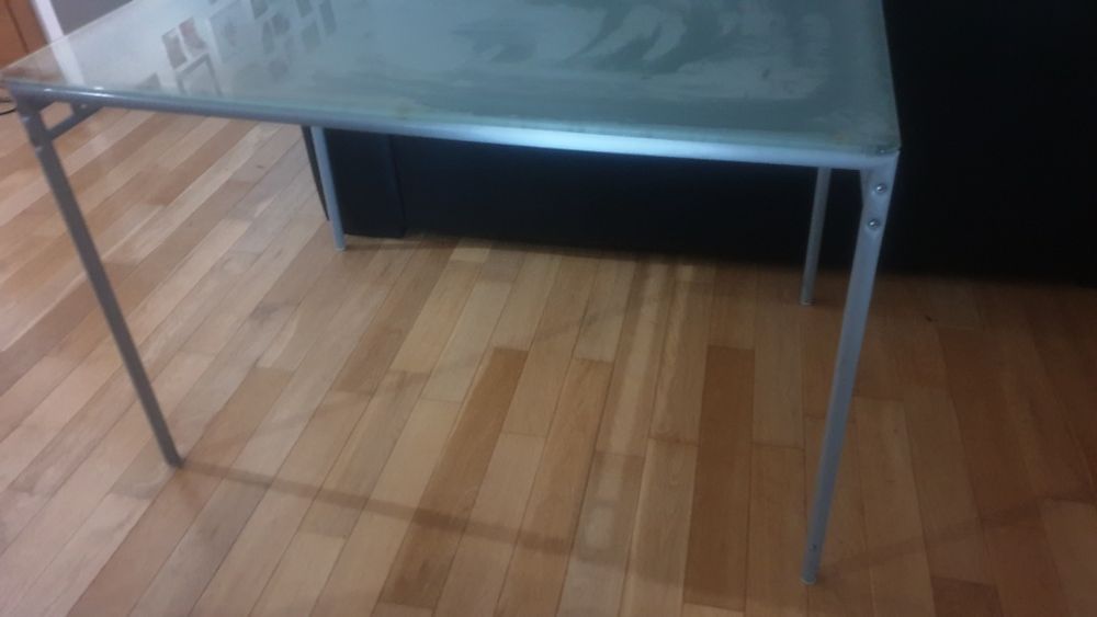 Mesa de jantar com tampo de vidro