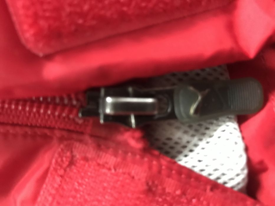 Новая курточка , фирменная, ветровка