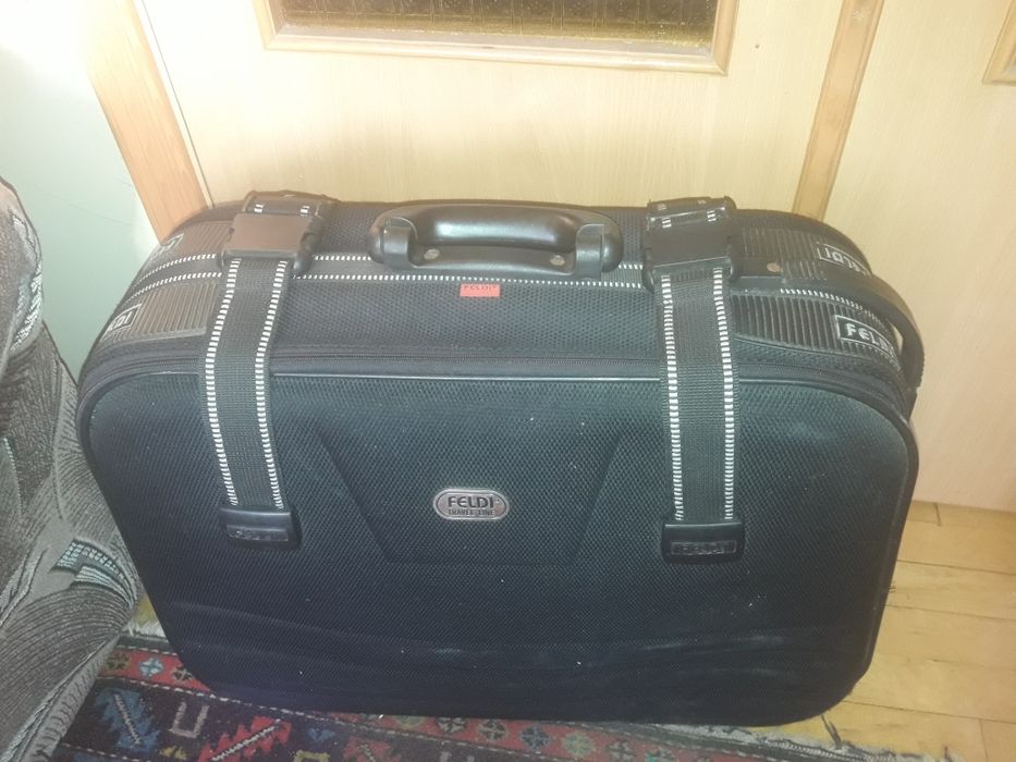 валіза на колесах feldi