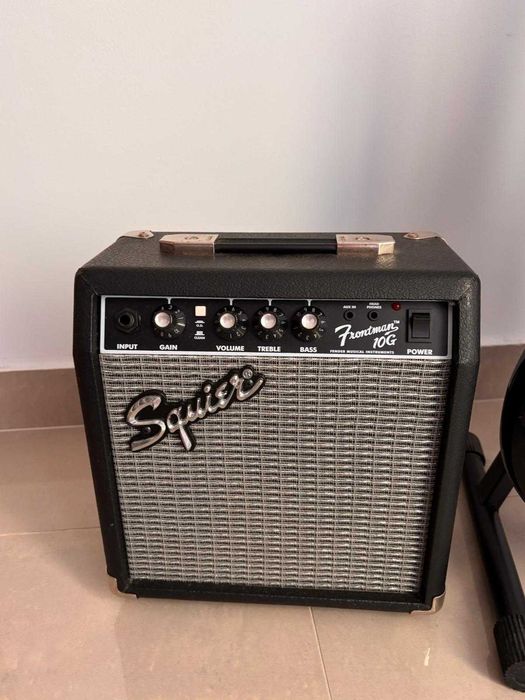 Guitarra Squier Stratocaster + Ampli Fender Frontman 10G (pack completo)