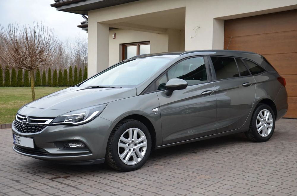 Opel Astra 1.4 turbo  klima oryginał lakier serwis super stan z Niemiec