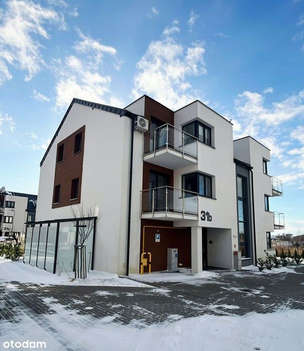 Elegancki apartament nad morzem z miejscem postojowym