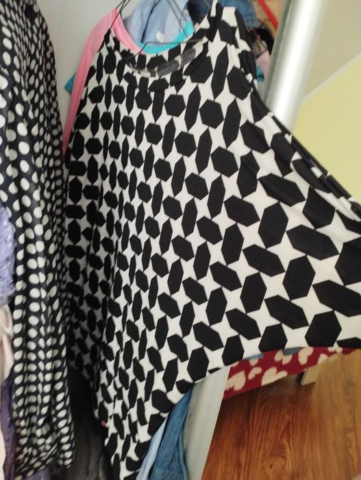 Лот жіночого одягу