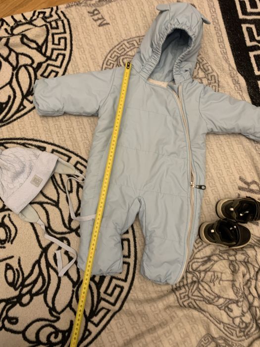 Комбінезон, шапочка та шкіряні черевички