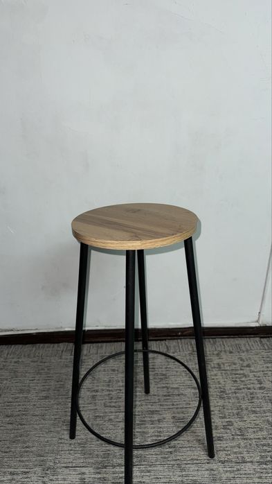 Новий барний стілець