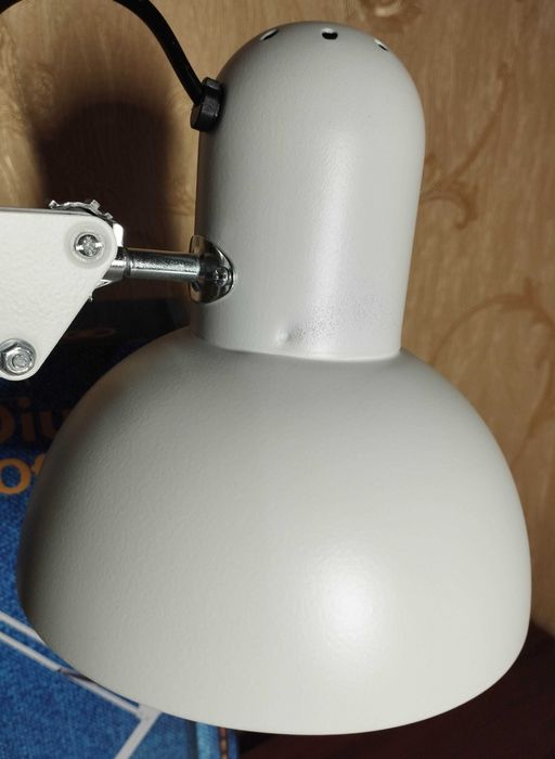 Настільна лампа на струбціні для комфортної роботи або навчання