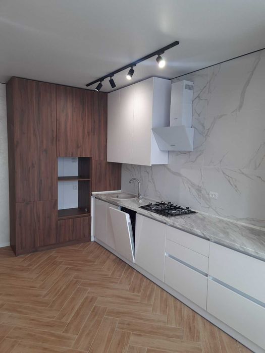 Продаж 1к квартири 43.7 кв. м на вул. Свободи/Виставка