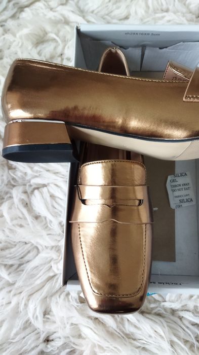 Sapatos novos  muito bonitos