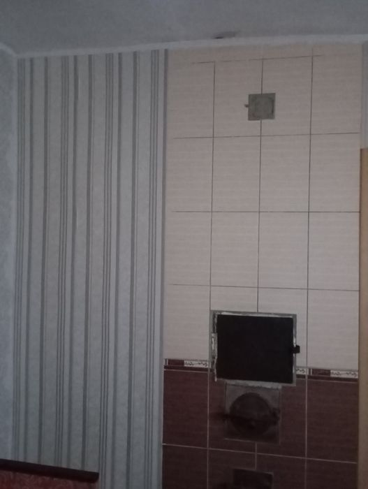 ТЕРМІНОВО  ПРОДАЄТЬСЯ  будинок на дві окремі половини смт.Червоне Бердичівський р-н, Житомирська обл