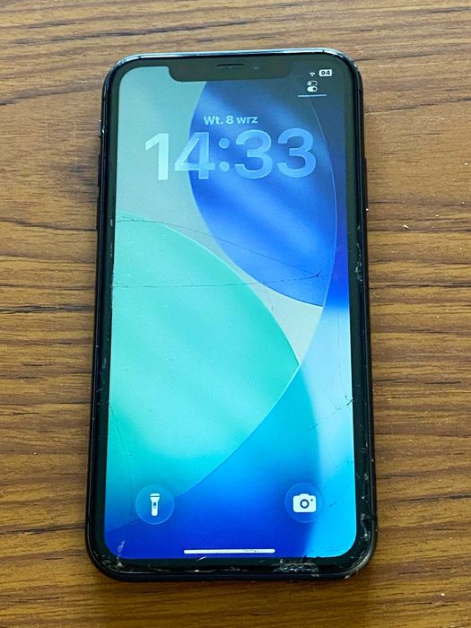 iPhone 11 64GB z wadami
