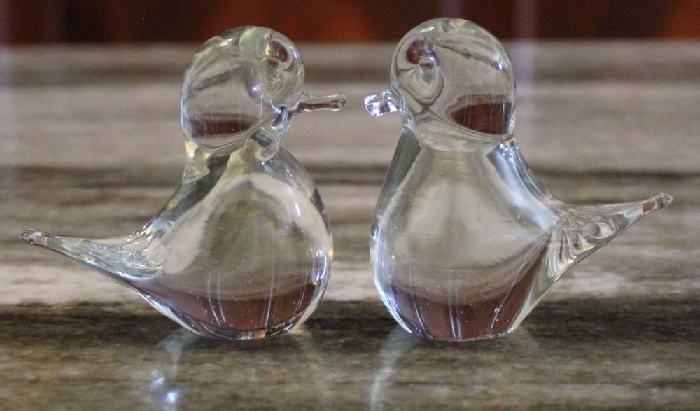 Par de passarinhos em vidro