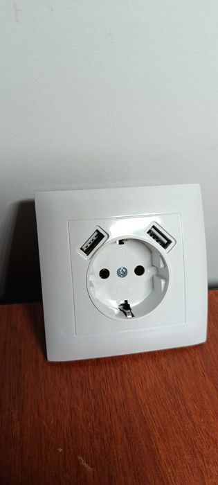 Розетка 220 із USB подвійна