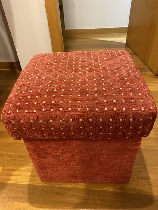 Conjunto: sofá + 2 poltronas + pousa pés.