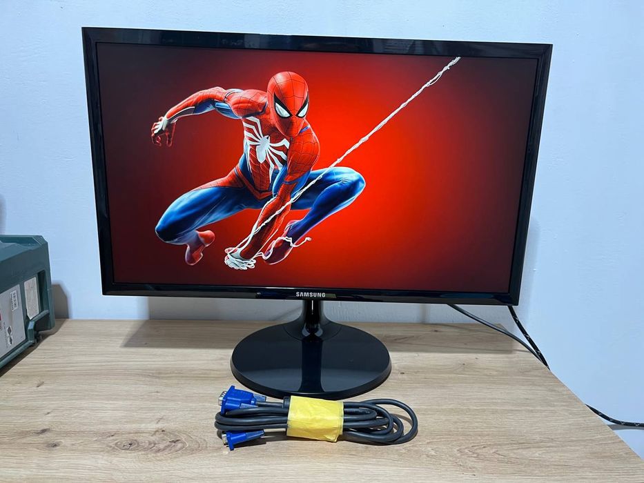 Монитор Samsung .  Full HD 1080p . HDMI
