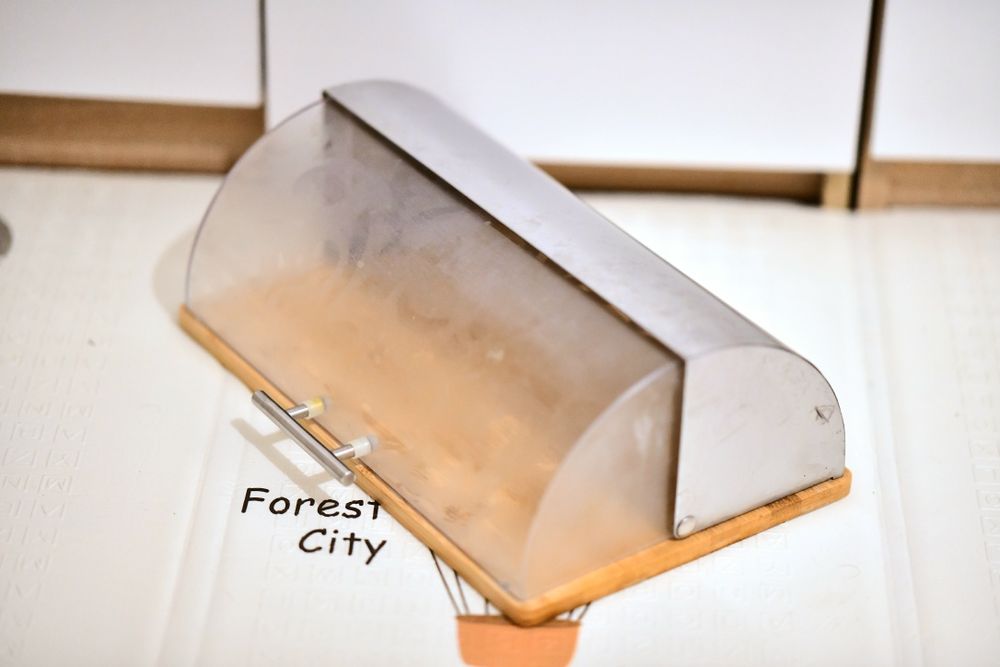 Chlebak  z bambusową  podstawą