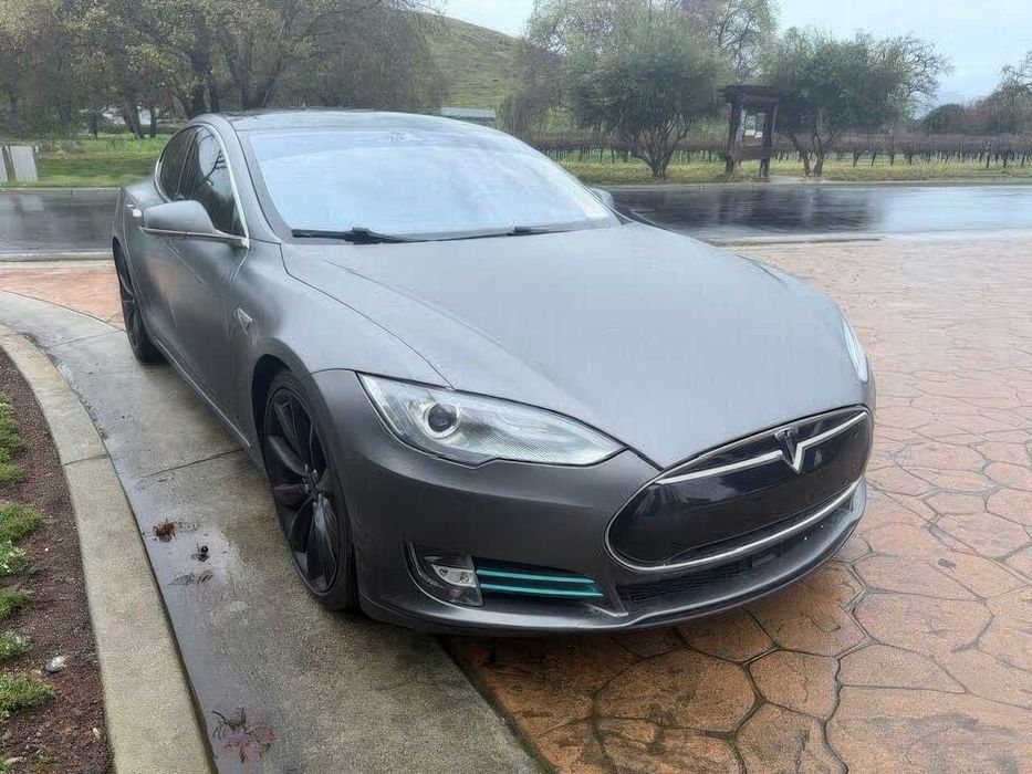 Tesla Model S P85D      2014