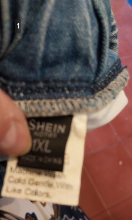 Calça ganga escura rasgada shein