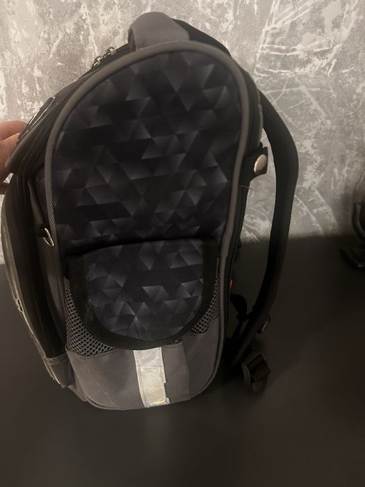 Продам портфель шкільний