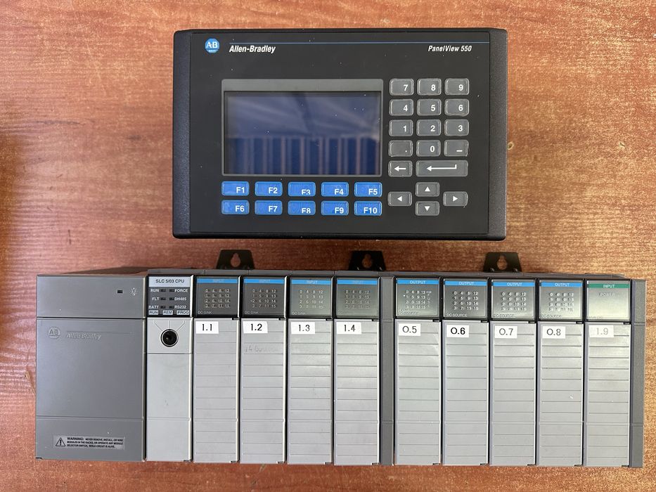Allen -Bradley PanelViev 550 jednostka sterująca oraz moduły