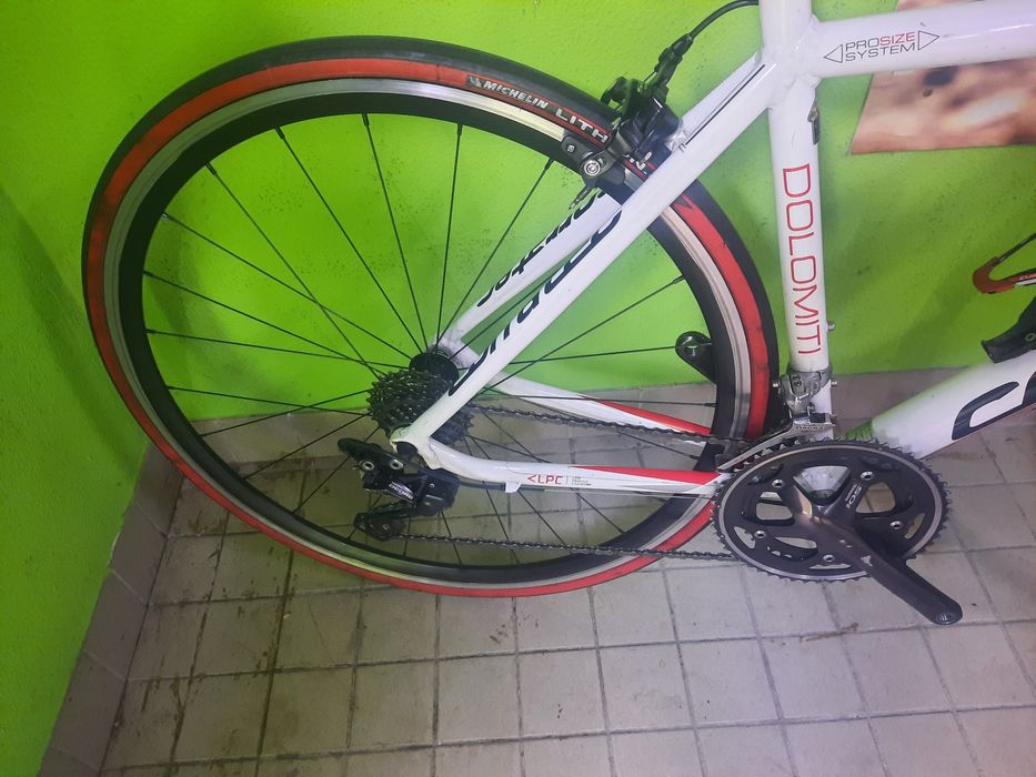 Bicicleta de estrada xs guiador recto.