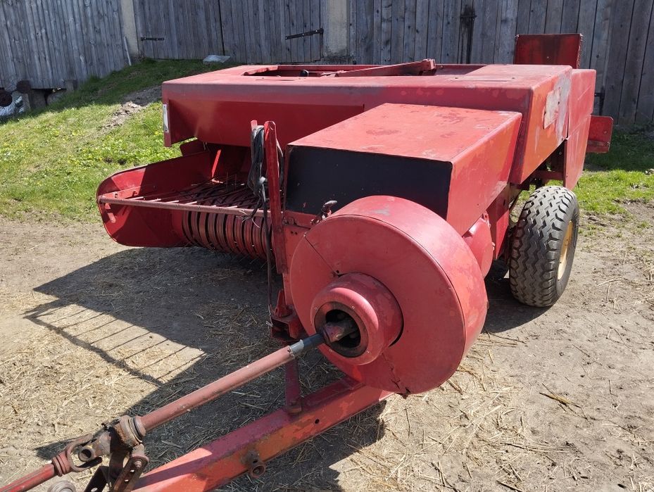 Prasa kostkująca Massey Ferguson 124, MF