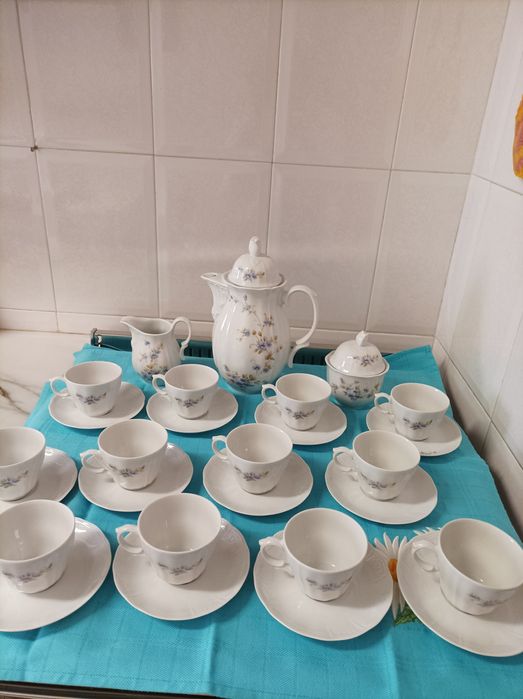 Lindo serviço de chá completo, muito antigo..