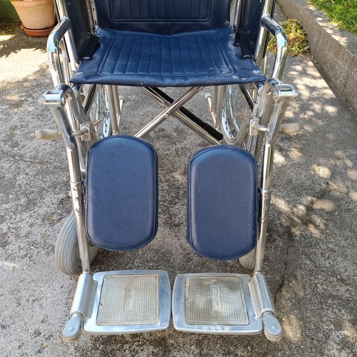 Cadeira de rodas Fabriorto com suspensao