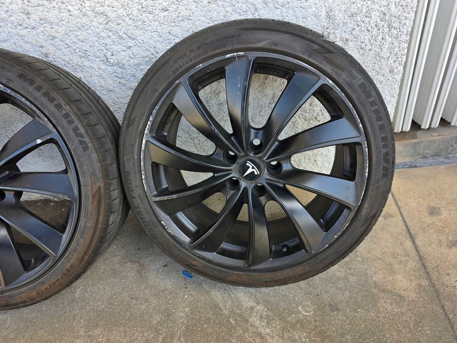 Jantes 19" Tial - KBA 47892 para Tesla - 5x114.3 com Pneus 235.40.19