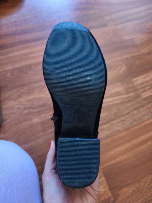 Botins pretos de veludo