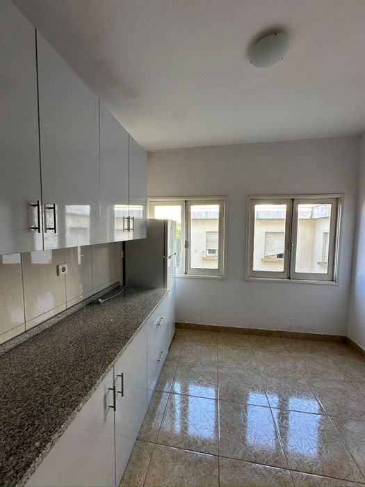 Apartamento T4 disponível para arrendamento no centro de Mirandela.
Re