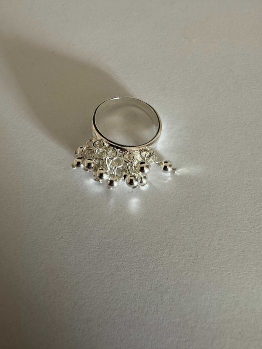 Pierścionek ze srebrnymi kulkami