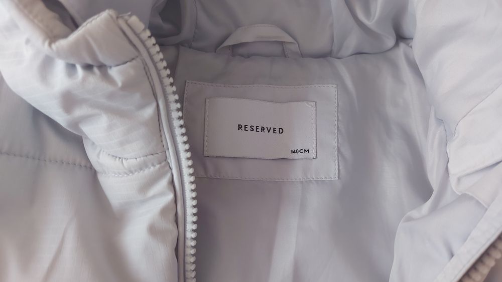 Ніжна дівчата курточка демі Reserved 140
