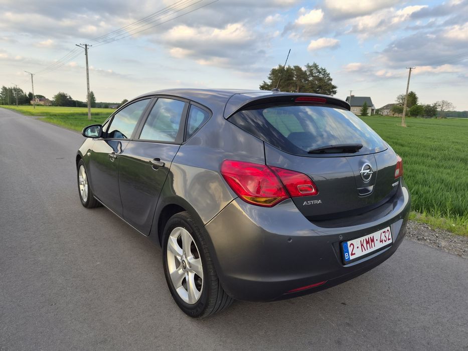 Opel_Astra_2011r_1.7_CDTI_6bieg_Kilma _niski_przebieg !