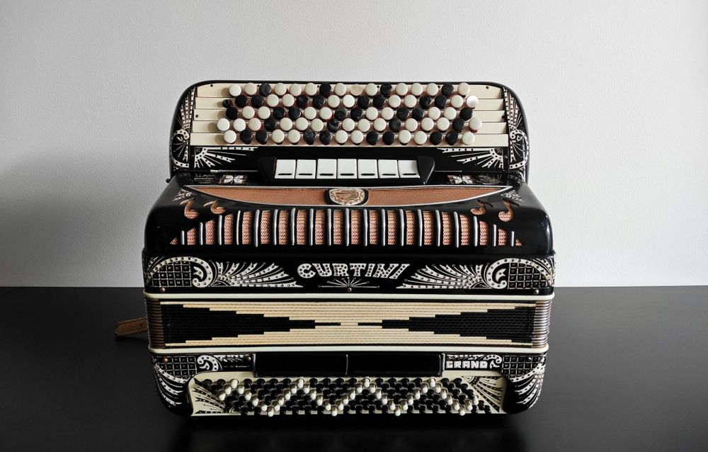 Akordeon guzikowy Curtini Grand - gryf B - instrument z duszą